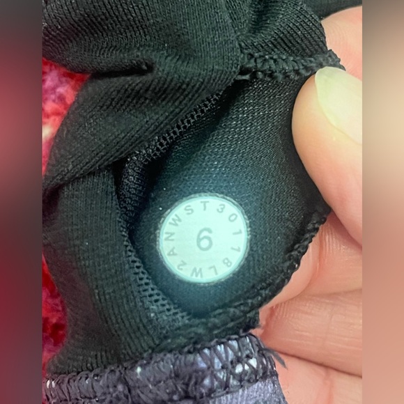 Lululemon Sports Bra - No Pads - Size 6 - Picture 4 of 4